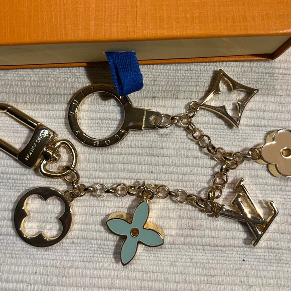 ✨❣️NWOT AUTHENTIC LOUIS VUITTON KEYCHAIN/CHARM! Beautiful!✨❣️ - Picture 8 of 13